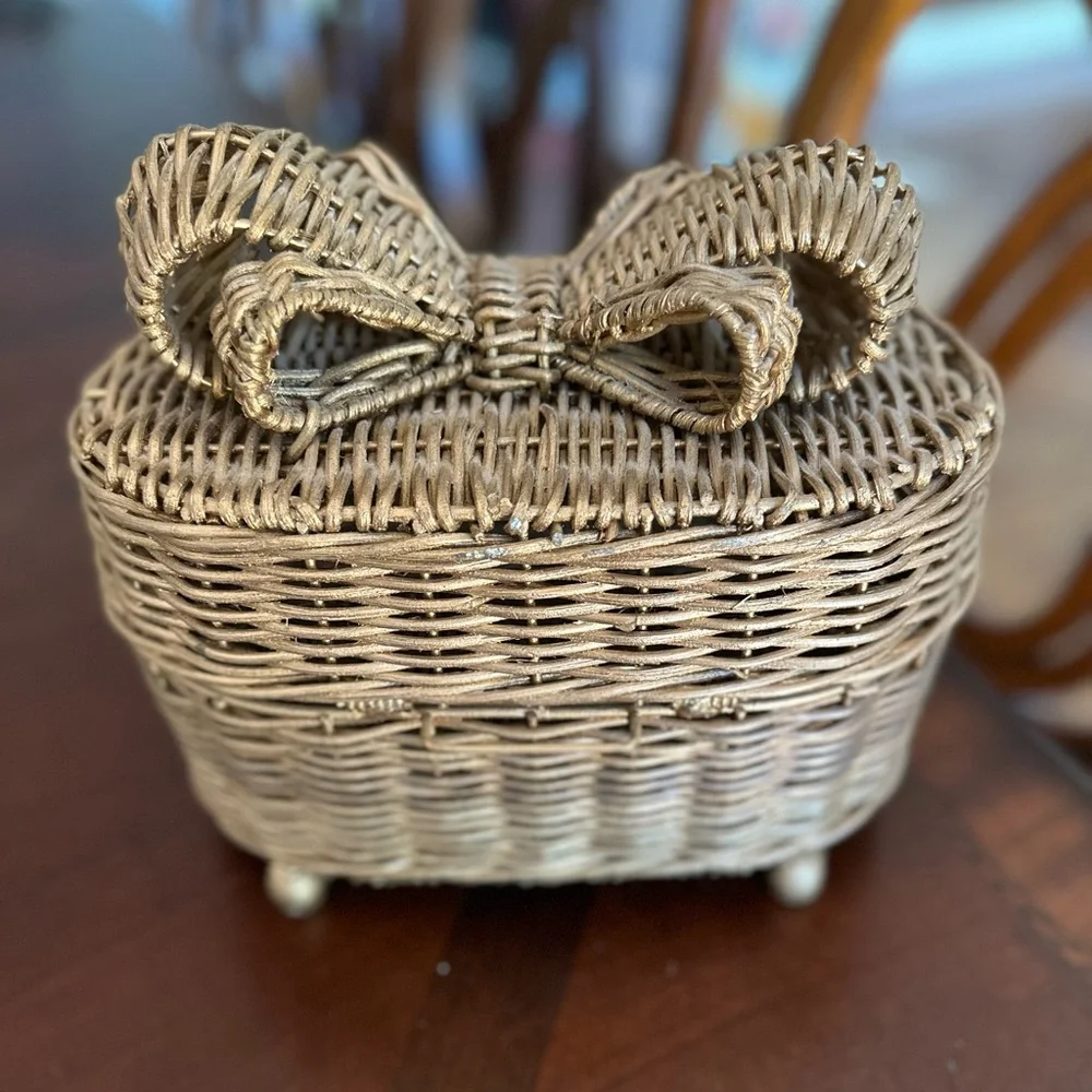 Beautiful Vintage Wicker Basket Box w/ Bow Topper, Gold Lidded Storage Box VGUC